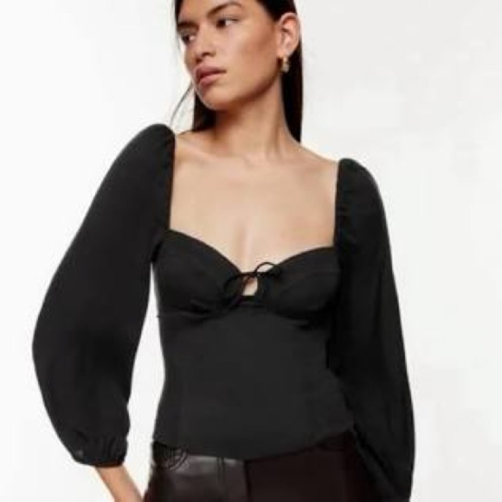 Aritzia / Wilfred Novella crop top / blouse